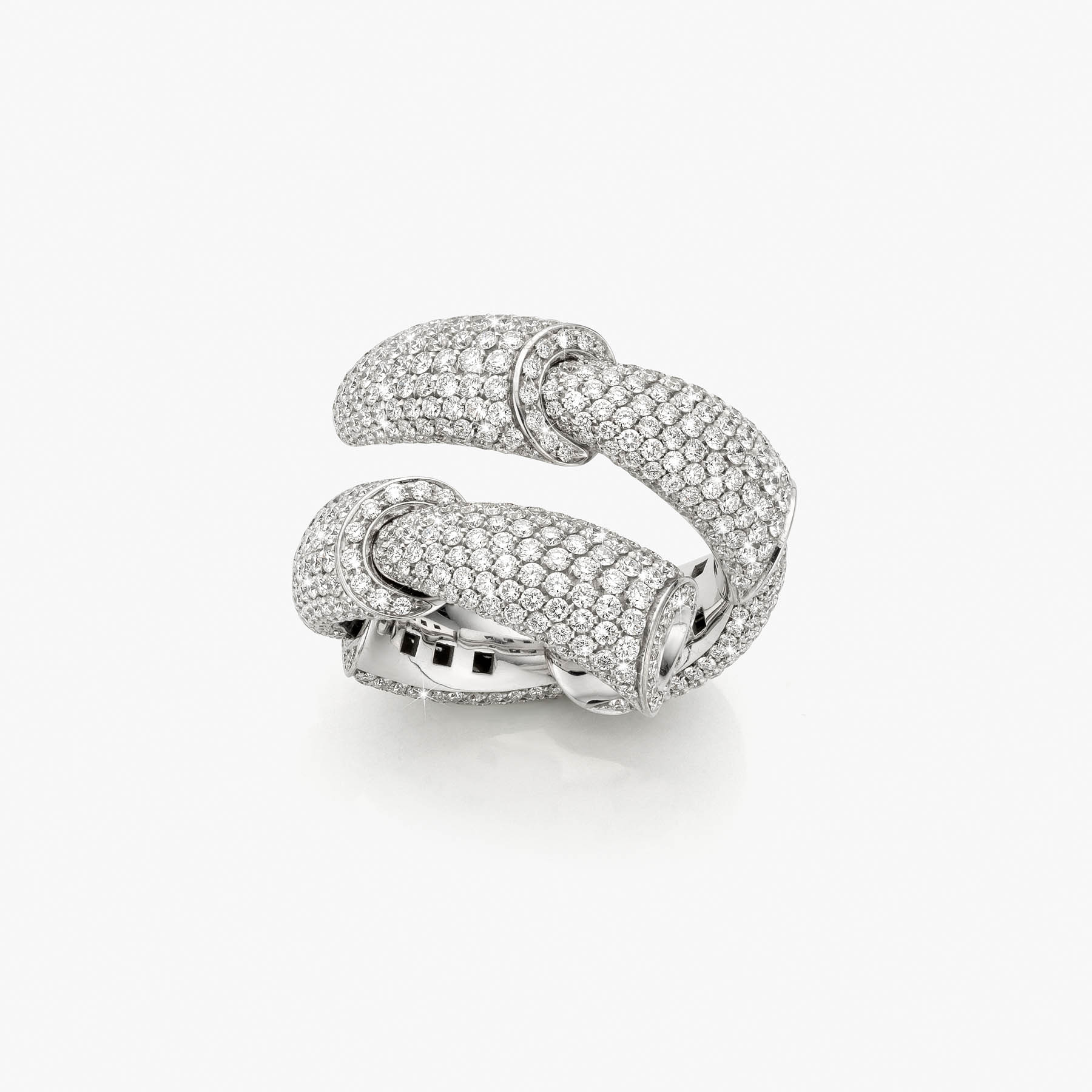 images/vhernier-milano-calla-pg1652a026/maisondegreef_vhernier_calla_whip_ring_diamonds_front.jpg
